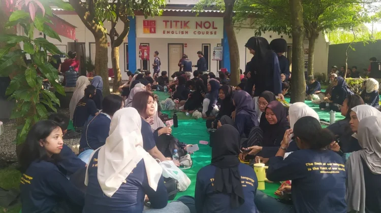 Titik Nol English Course Rayakan Iduladha Bersama Ratusan Siswa Kampung Inggris