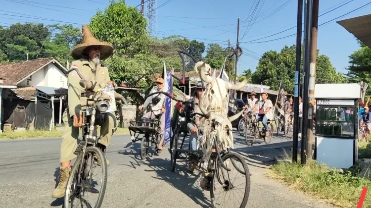 Parade Sepeda Nusantara IV di Candi Tegowangi Kediri Dimeriahkan 3.500 Ontelis