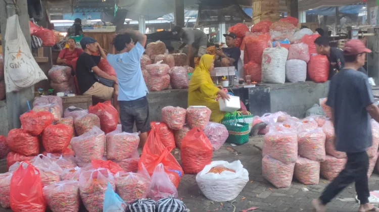 Pasokan Bertambah Harga Cabai di Kediri Turun