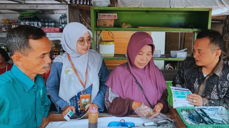 Kampanye Wajib Halal Jangkau Pedagang Pasar di Jombang