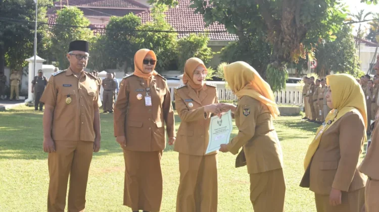 Serahkan SK, Ini Pesan Wali Kota Kediri untuk Para Guru