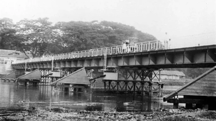 Jembatan Besi Pertama Jawa Masih Berdiri di Kediri.