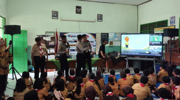 Taruna Akpol Tanamkan Disiplin kepada Siswa SD Bangsal 4