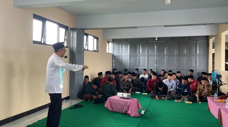 Ecoton dan IAIFA Kediri dorong Pesantren Mandiri Sampah