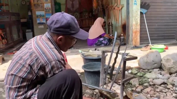 Suro, Jasa Cuci Pusaka Jombang Banjir Orderan
