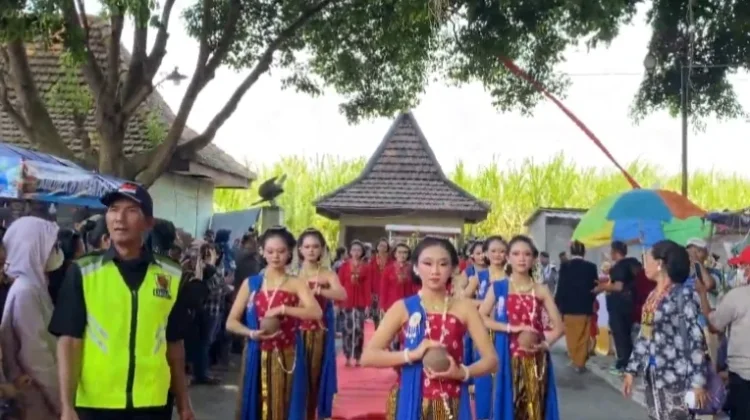 Ribuan Masyarakat Memadati Peringatan 1 Suro di Petilasan Sri Aji Jayabaya