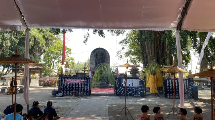 Sambut 1 Suro, Warga Kediri Napak Tilas Sri Aji Jayabaya