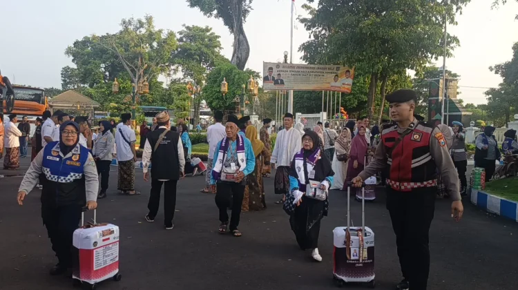 Jemaah Haji Kloter 60 dan 61 Tiba di Jombang