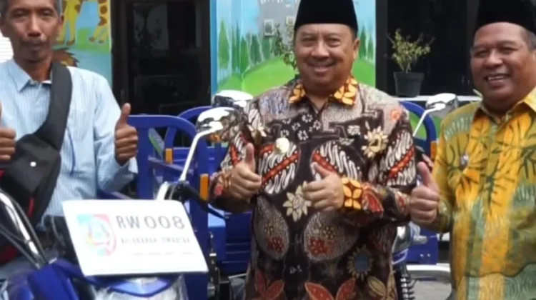 Optimalkan Pelayanan, Kelurahan Jombatan Terima Sembilan Kendaraan Operasional