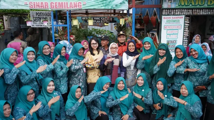 Penuhi Pangan Keluarga, Menteri PPPA RI Apresiasi  Kawasan P2L Desa Tertek Kediri
