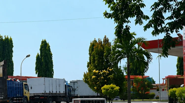 Pasokan Terbatas, Sopir Truk Keluhkan Kelangkaan Solar di Jombang