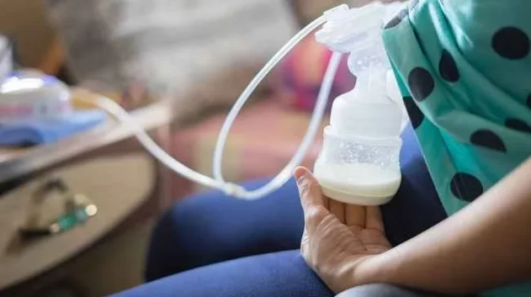 Memompa ASI, Pilihan Penting Ibu Pekerja