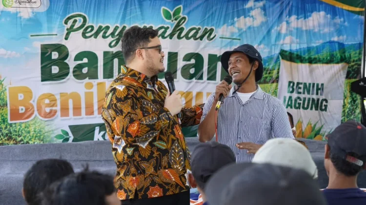 Bupati Kediri Salurkan 200 Ton Benih Jagung, Dorong Petani Tekan Biaya Produksi