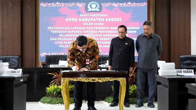 Pemkab Kediri dan DPRD Sepakati Raperda Pertanggungjawaban APBD 2025