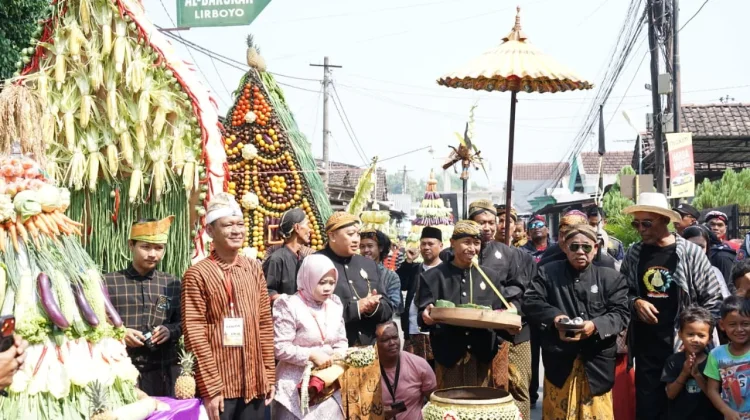 Kirab Siti Inggil, Menjaga Tradisi dan Satukan Doa Warga Lirboyo