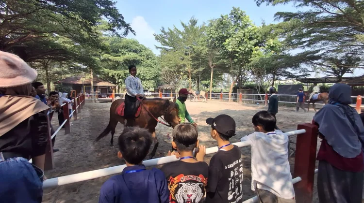 Liburan Sekolah Bermakna, Siswa SD Belajar Berkuda dan Memanah