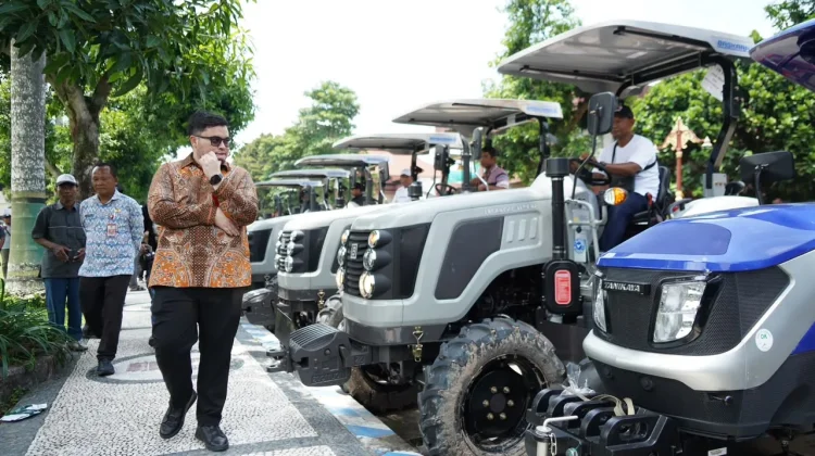 Hadapi Kemarau, Mas Dhito Gandeng Pertamina dan PLN Amankan Air untuk Petani