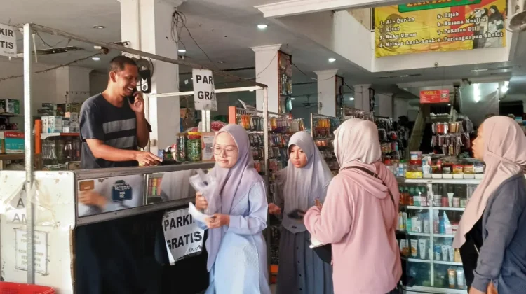 Musim Masuk Sekolah, Toko ATK di Kediri Diserbu Pembeli