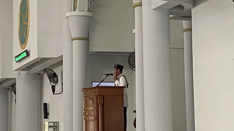 Sedekah Jalan Mendekatkan Diri kepada Allah