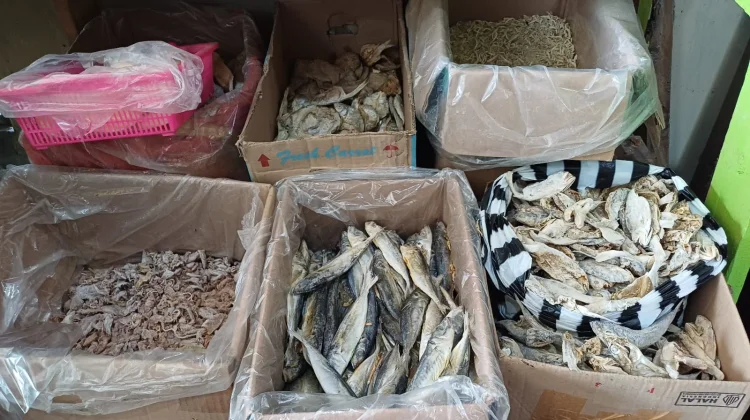 Aneka Jenis Ikan Asin Masih Menjadi Primadona Warga Kediri