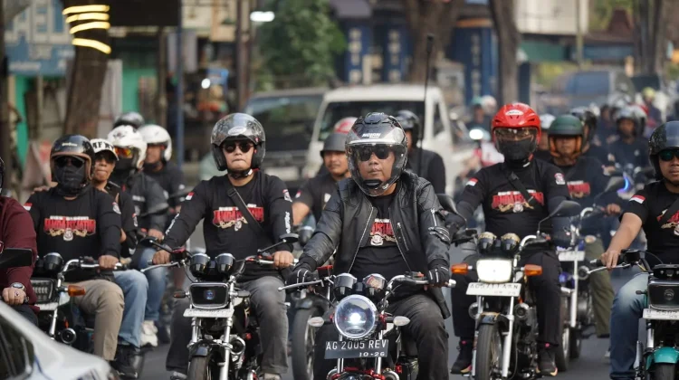 Jamda RX-King Jatim 2 di Kediri, Bikers Tebar Kepedulian dari Jalanan hingga Sungai