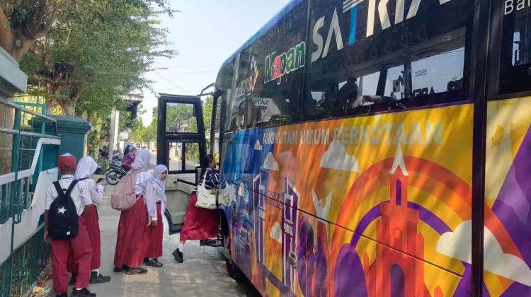 Layanan Bus Sekolah Kediri Kembali Dibuka untuk Pelajar