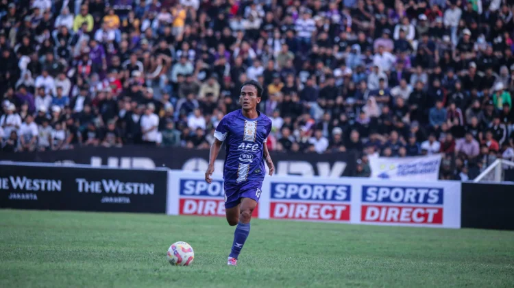 Persik Kediri Ucapkan Salam Perpisahan dengan Faris Aditama