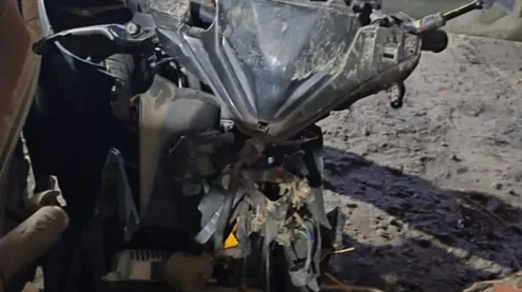KA Tertemper Motor Pelajar, Petugas Ingatkan Bahaya Perlintasan Liar