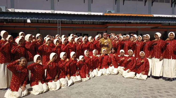 Bupati Kediri Dorong Siswa 'Boarding School' Kejar Pendidikan Tinggi