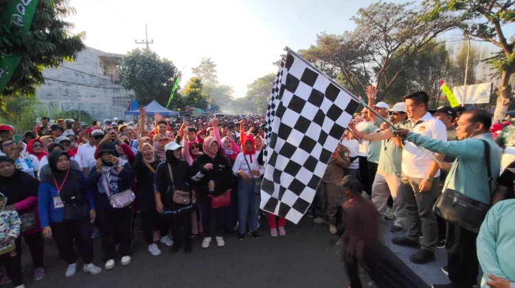 Puncak HUT ke-79 Koperasi, Ratusan Warga Padati Jalan Sehat di SLG