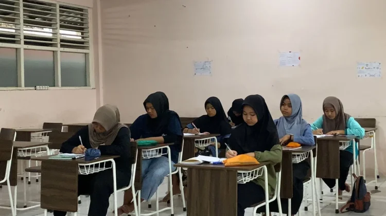 Tahun Ajaran Baru, RRI Kediri Kembali Bina Ekskul Jurnalistik di SMADHAWA