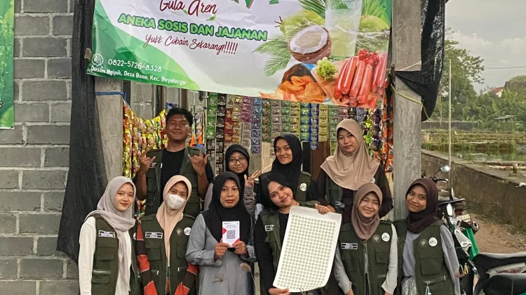 Bantu UMKM Naik Kelas, Mahasiswa Edukasi Warga Manfaatkan QRIS dan Google Maps