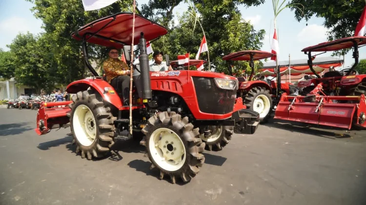 Kemarau Panjang, Pemkab Kediri Salurkan 216 Bantuan Pompa dan Traktor