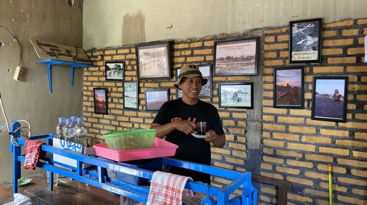 Warung Kopi Bawah Jembatan Lama Brawijaya Tetap Eksis sejak 1950