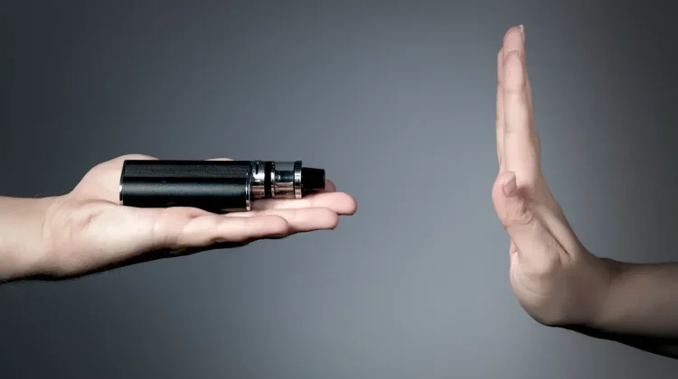 Vape Dianggap Lebih Aman, Benarkah? Ini Fakta Ilmiah di Balik Rokok Elektrik