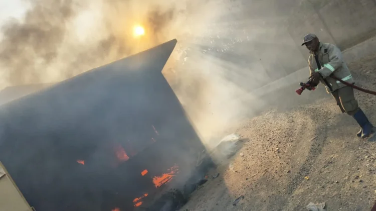 Pabrik Kayu di Darungan Pare, Terbakar