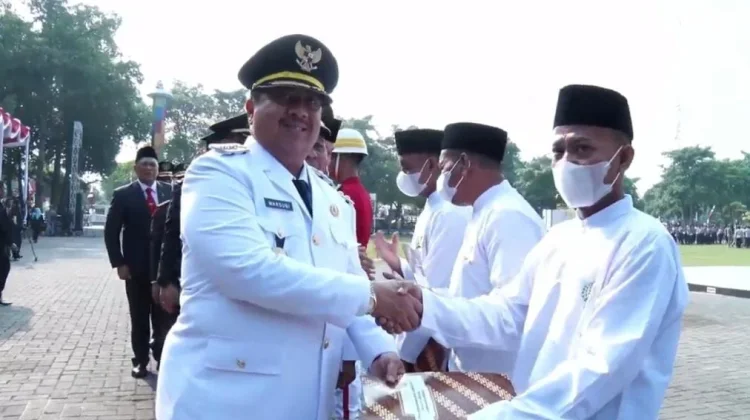 Bupati Jombang Serahkan Simbolis Remisi kepada Tiga Warga Binaan Lapas