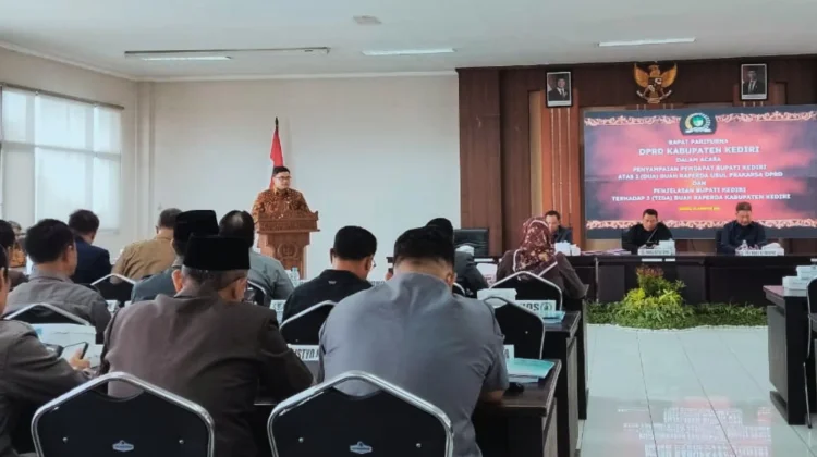 Pemkab Kediri Bahas Tiga Raperda dalam Rapat Paripurna