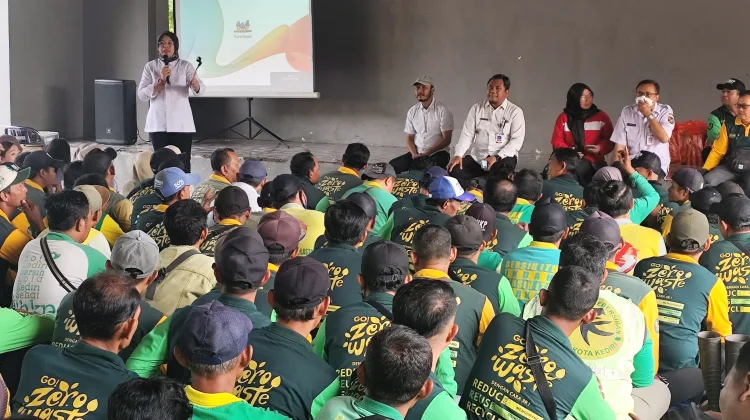 Ratusan PPPK Paruh Waktu DLHKP Kota Kediri Ikuti Penguatan Jiwa Korsa