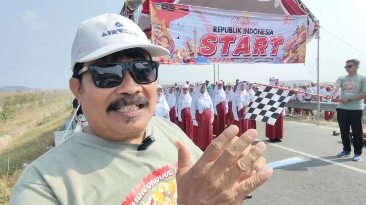 Pesona Bandara Dhoho Hiasi Gerak Jalan 61 Regu Tingkat SD di Kediri