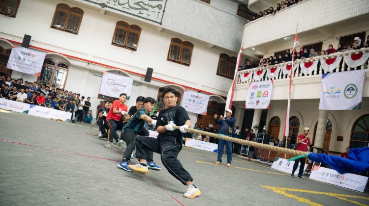 Santri di Kediri Maknai Perjuangan Pahlawan dengan Lomba Tradisional