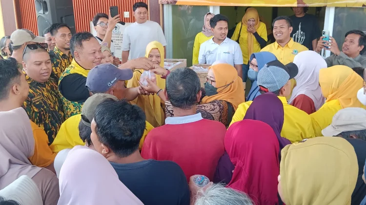 Masyarakat Antusias Ikuti Pembagian 550 Kemasan Telur Gratis