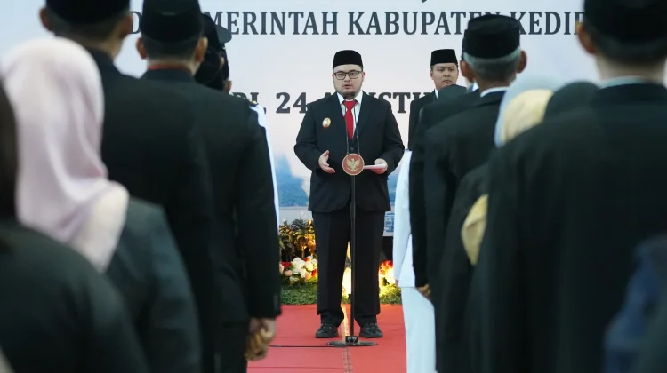 Ratusan Pejabat Dilantik, Bupati Kediri Minta Pejabat Tidak Merasa Aman
