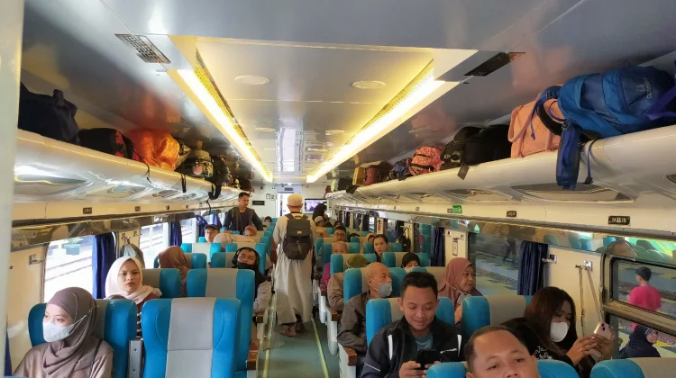 Libur Panjang Maulid Nabi, 41 Ribu Penumpang Padati Stasiun Daop 7 Madiun