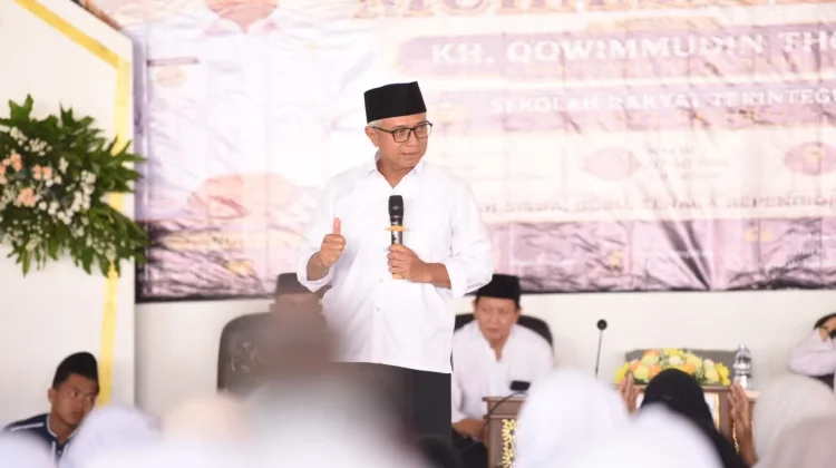 Gus Qowim Ajak Siswa Sekolah Rakyat Meneladani Rasulullah SAW