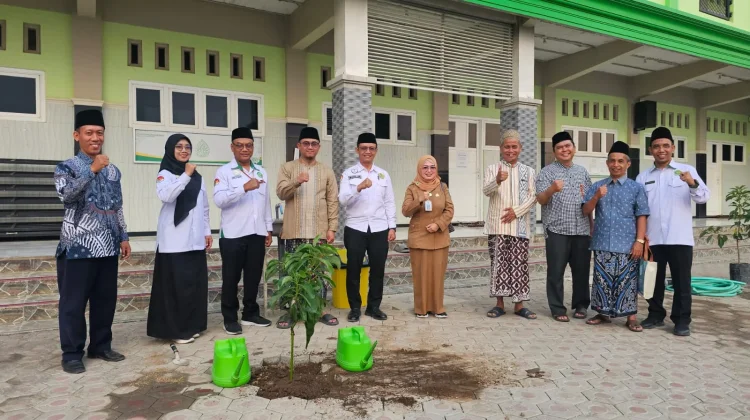 Sebanyak 165 Bibit Pohon Buah Ditanam di Lahan Wakaf Menjelang Muktamar NU