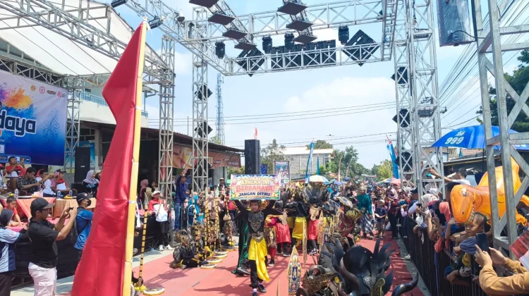 Pawai Budaya Desa Canggu Menarik Antusias Generasi Muda
