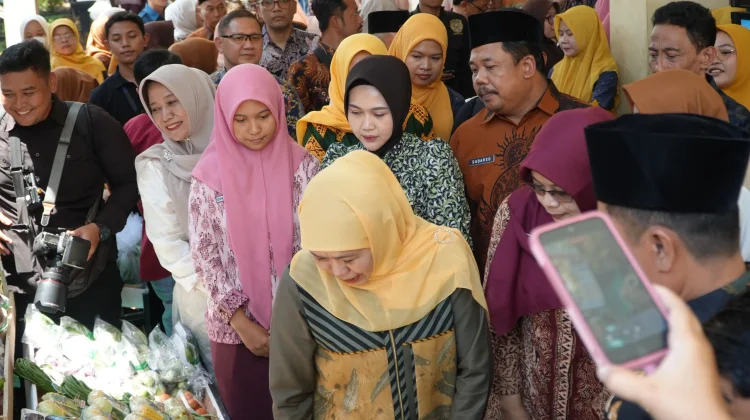 Gubernur Jatim Tinjau Program SIKAP di SMAN 2 Jombang