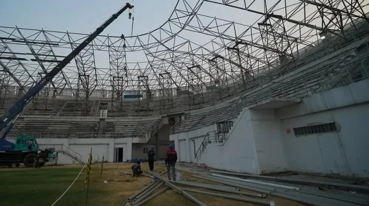 Pemasangan Rangka Atap Stadion GDJ Ditargetkan Rampung September