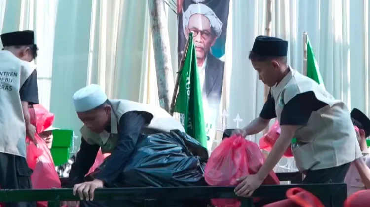 Jaga Kenyamanan Peserta Muktamar, Tim Kebersihan Siaga Penuh